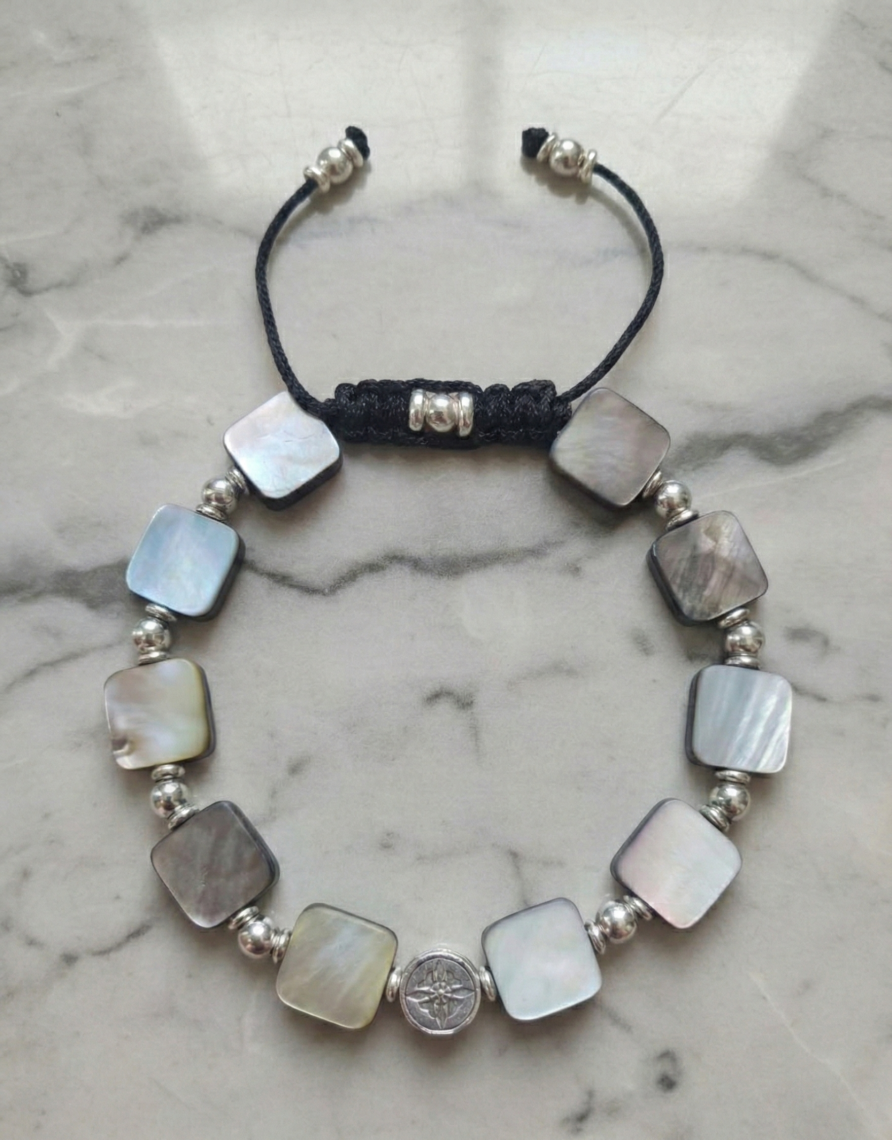 Brazalete Clásico Cuadro Black Shell