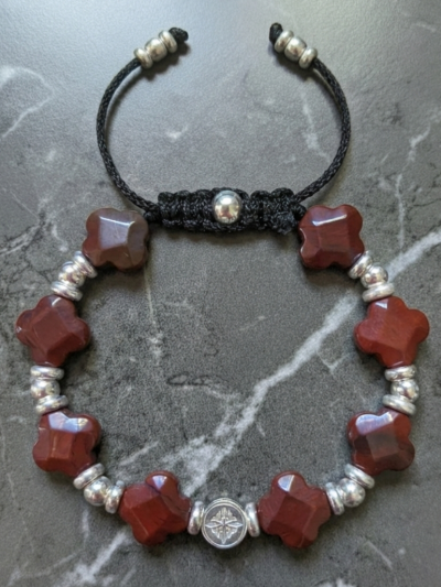 Brazalete Imperial Trébol Jaspe Rojo